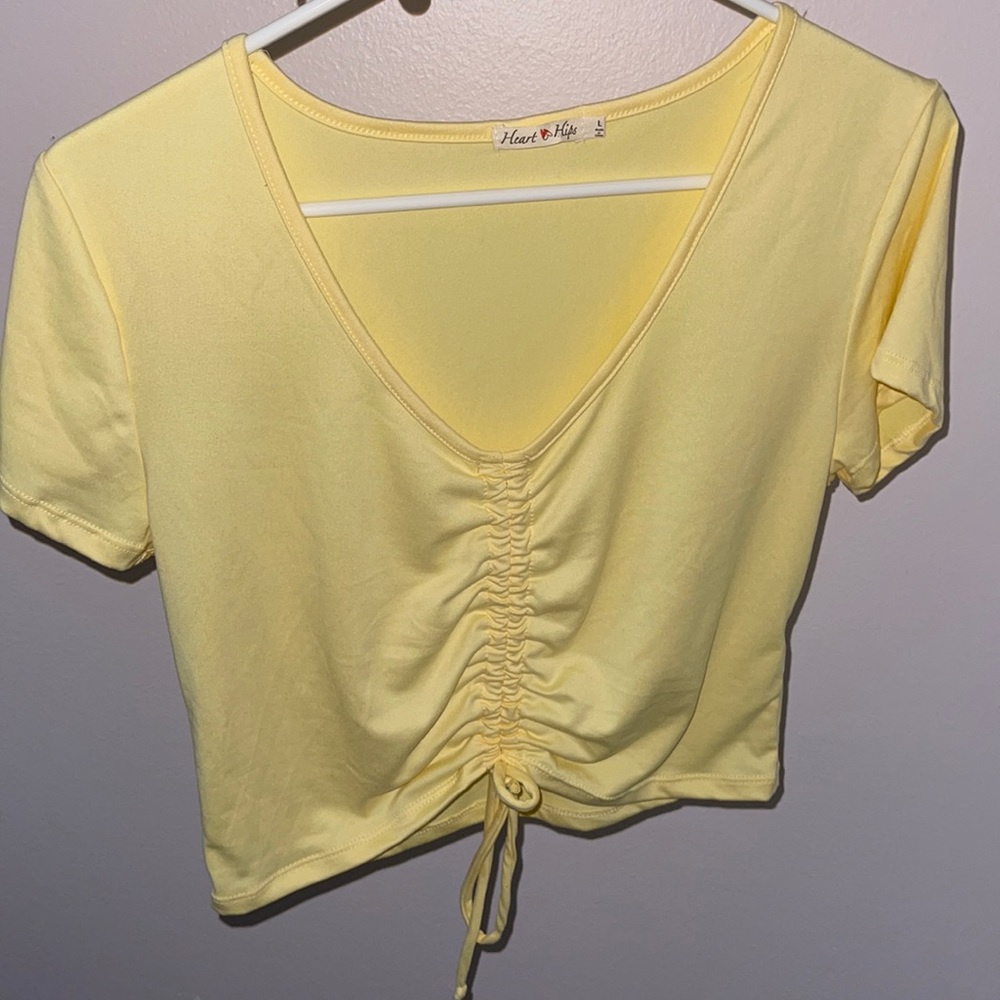 Cute yellow top💛🌻💛🌻